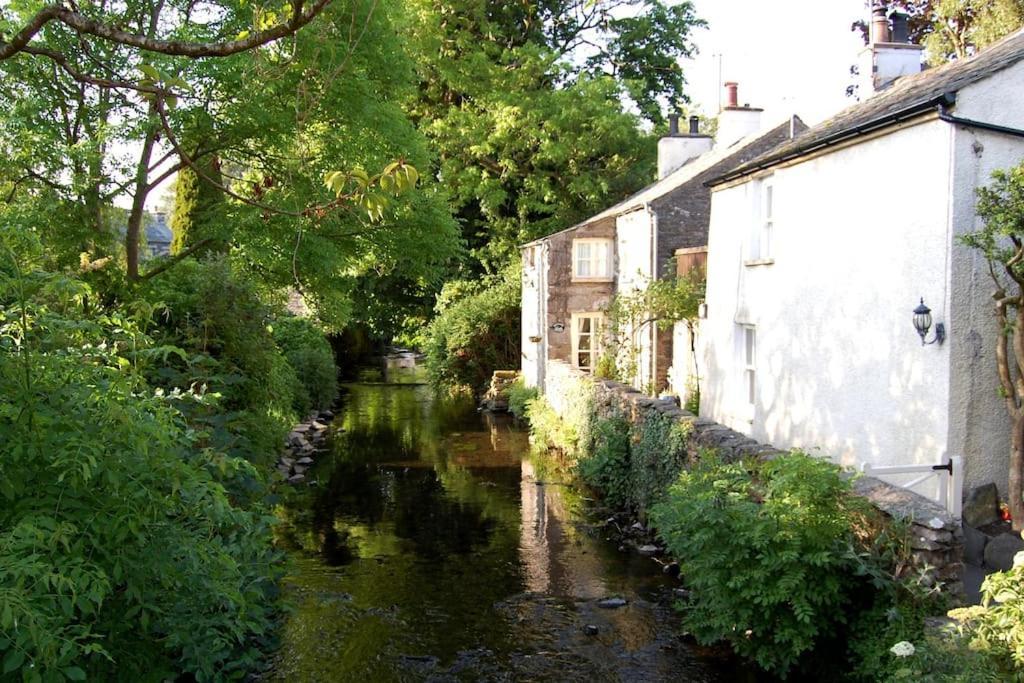 Cartmel Barn: Beckside Stables Villa Bagian luar foto