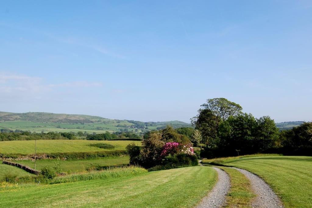 Cartmel Barn: Beckside Stables Villa Bagian luar foto